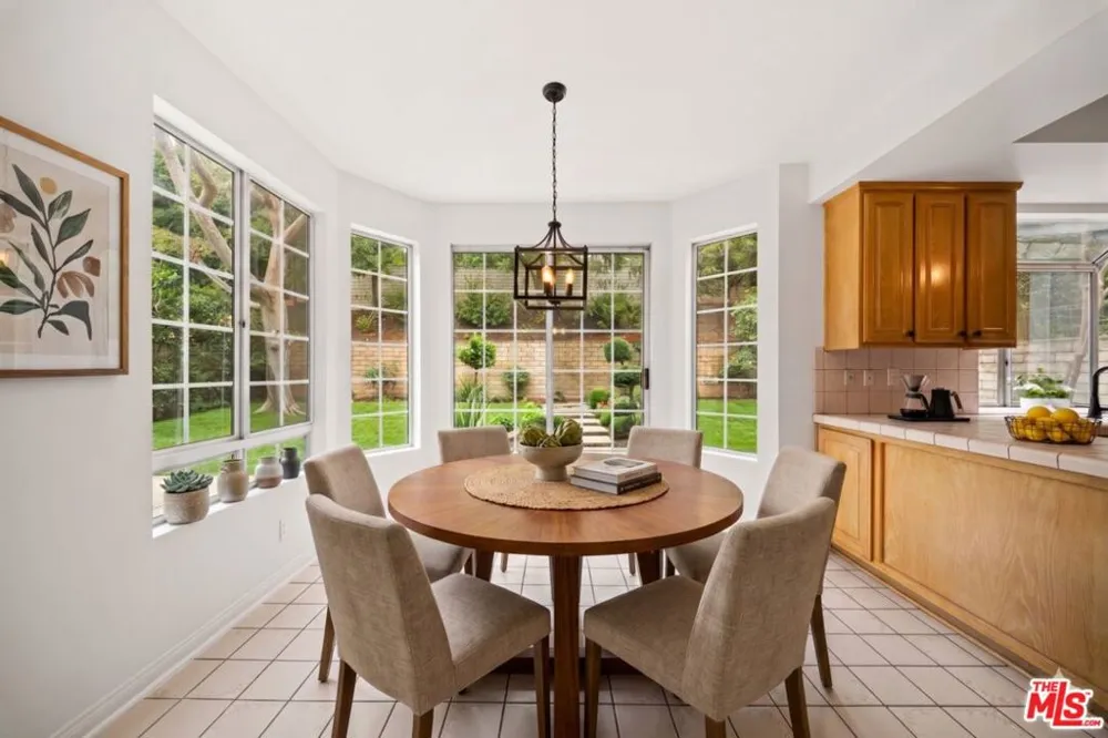 4144 Colfax Avenue Studio City, CA 91604