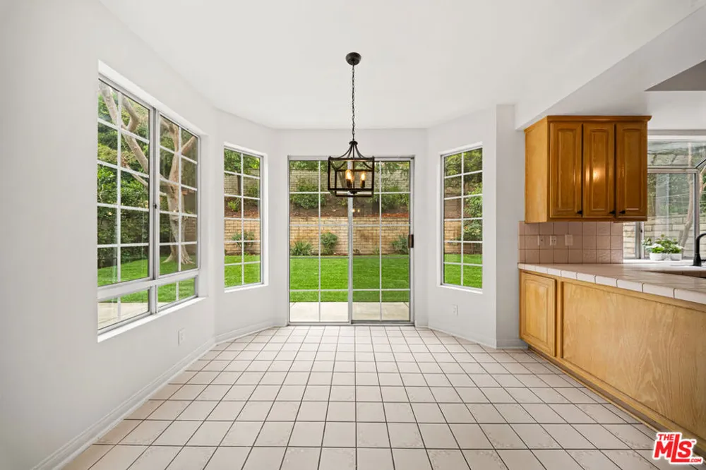 4144 Colfax Avenue Studio City, CA 91604