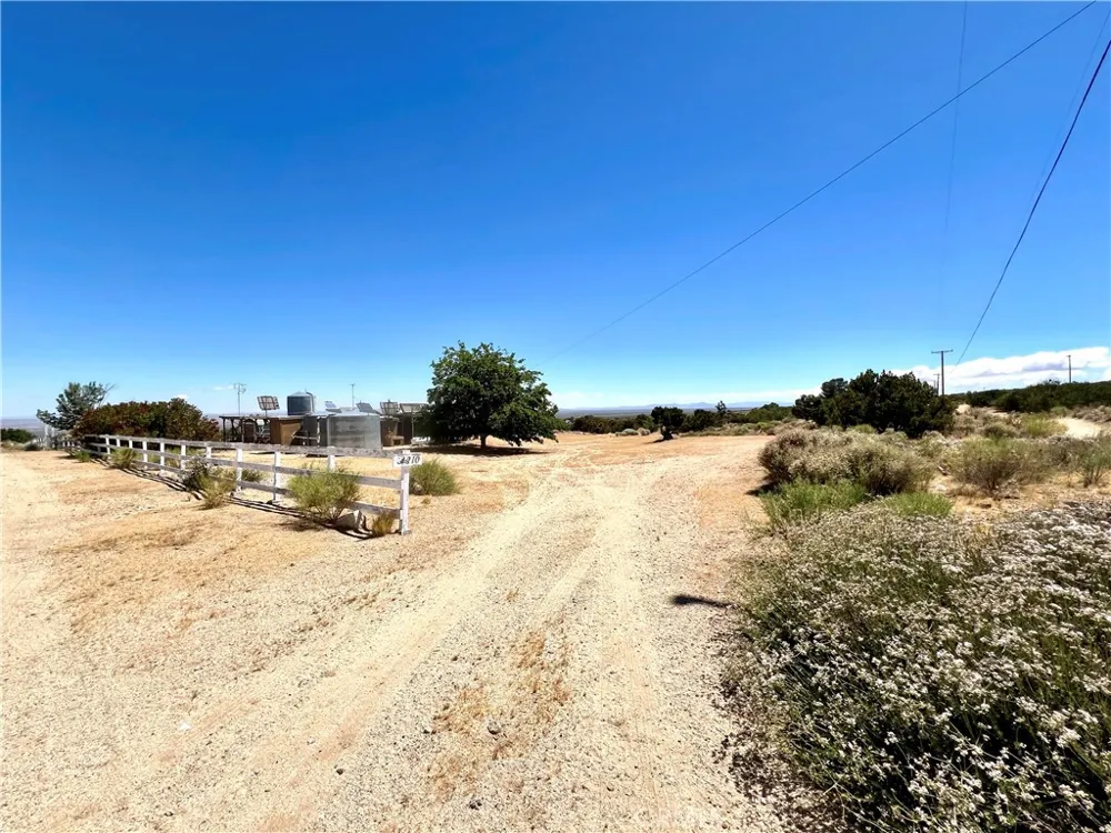 31210 Libra Llano, CA 93544