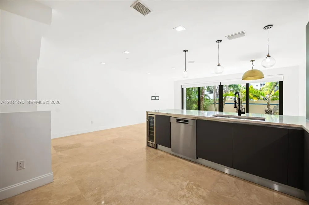 21387 Marina Cove Cir #12-F Aventura, FL 33180