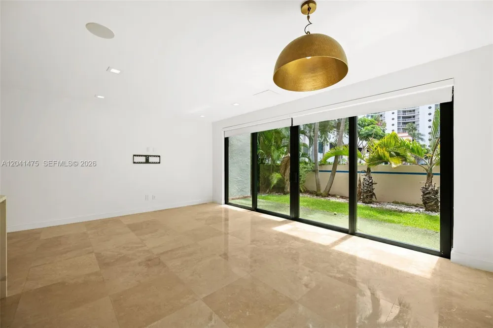 21387 Marina Cove Cir #12-F Aventura, FL 33180