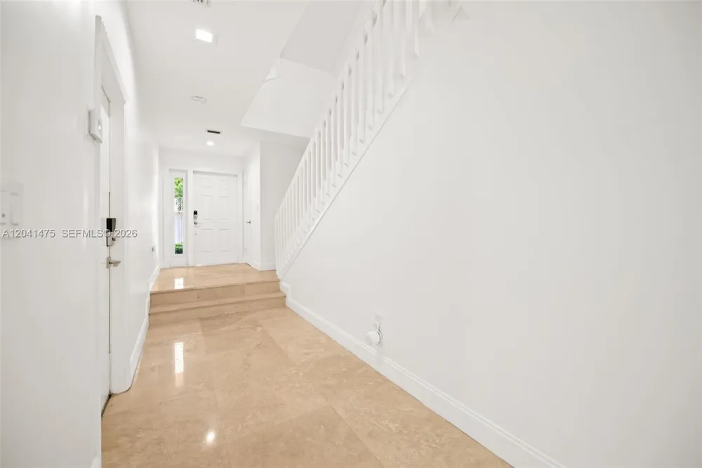 21387 Marina Cove Cir #12-F Aventura, FL 33180