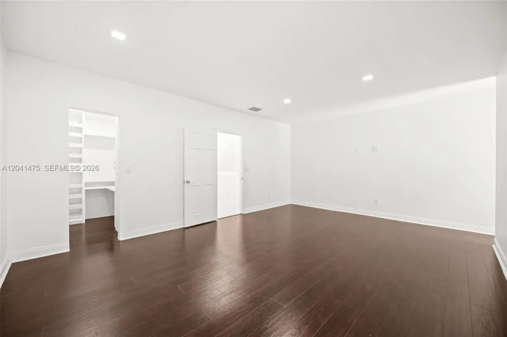 21387 Marina Cove Cir #12-F Aventura, FL 33180