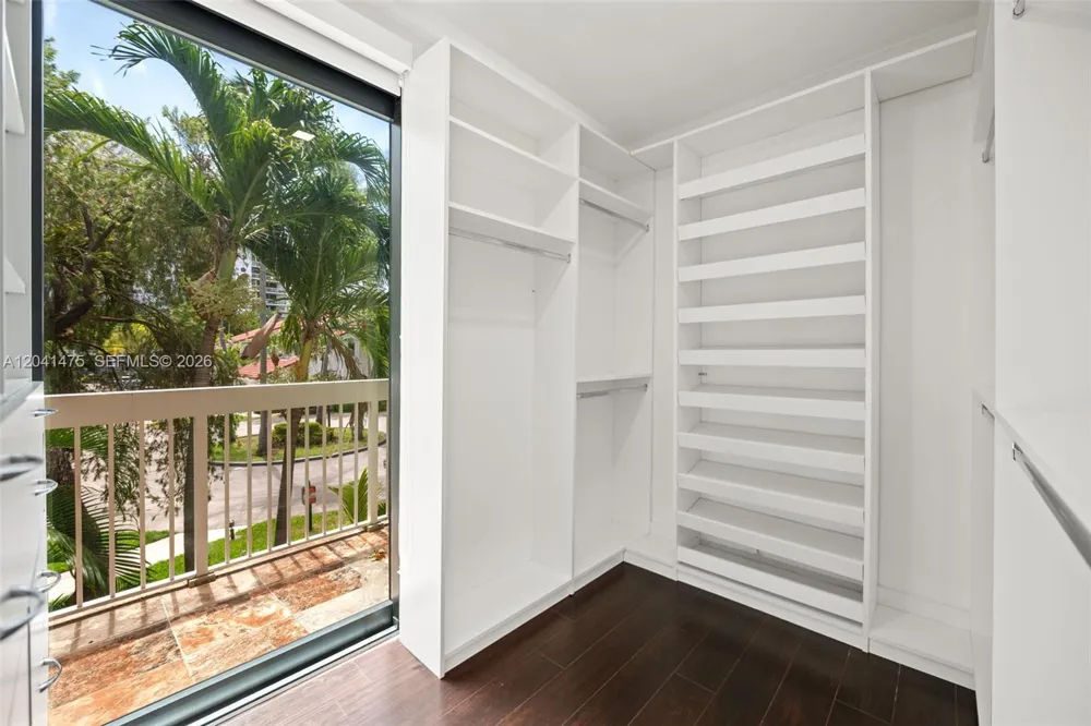 21387 Marina Cove Cir #12-F Aventura, FL 33180
