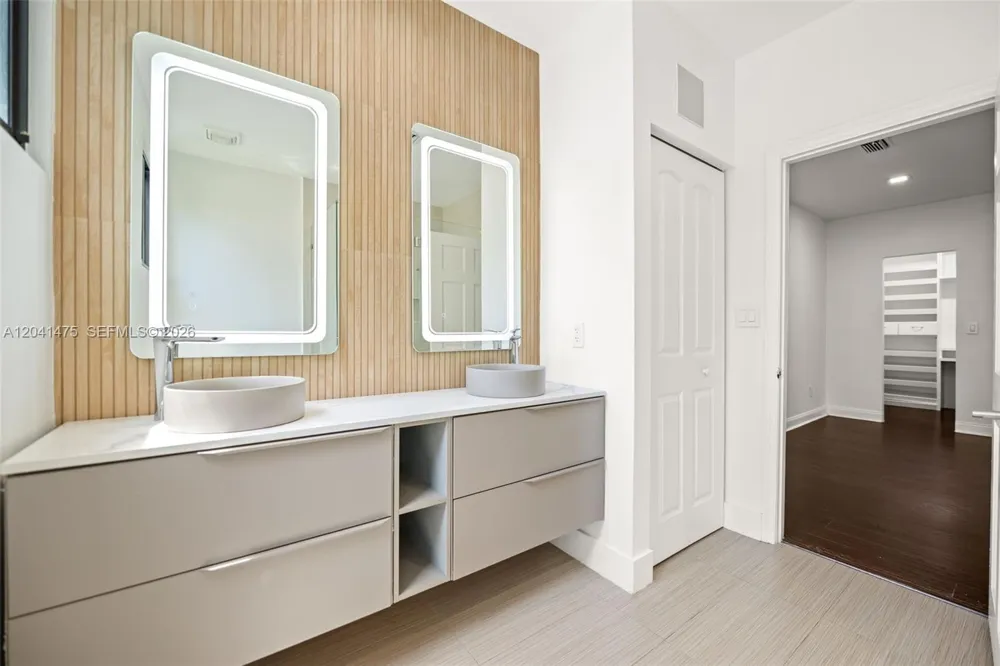 21387 Marina Cove Cir #12-F Aventura, FL 33180