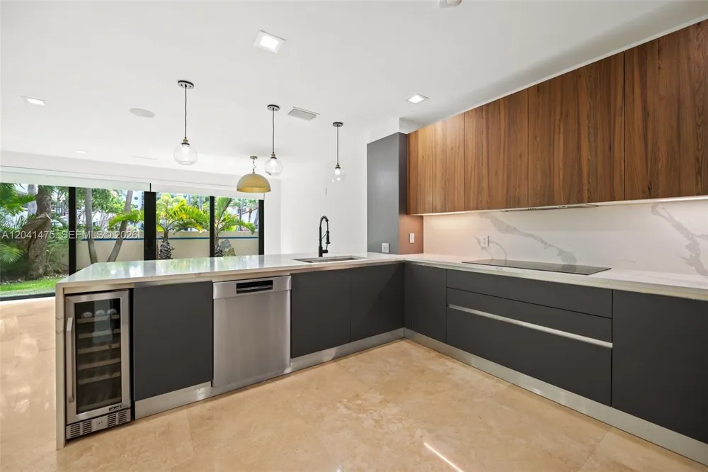 21387 Marina Cove Cir #12-F Aventura, FL 33180