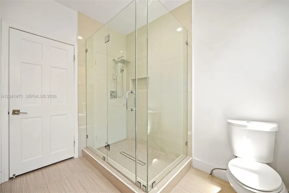21387 Marina Cove Cir #12-F Aventura, FL 33180