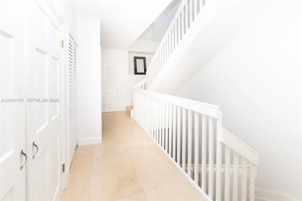 21387 Marina Cove Cir #12-F Aventura, FL 33180