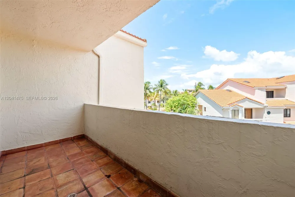 21387 Marina Cove Cir #12-F Aventura, FL 33180