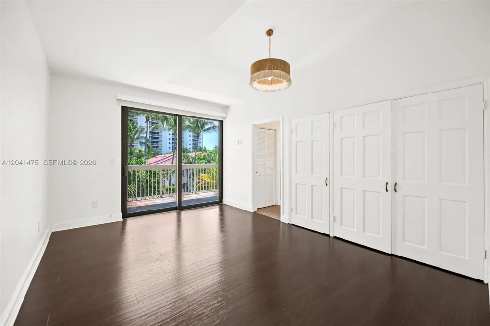 21387 Marina Cove Cir #12-F Aventura, FL 33180