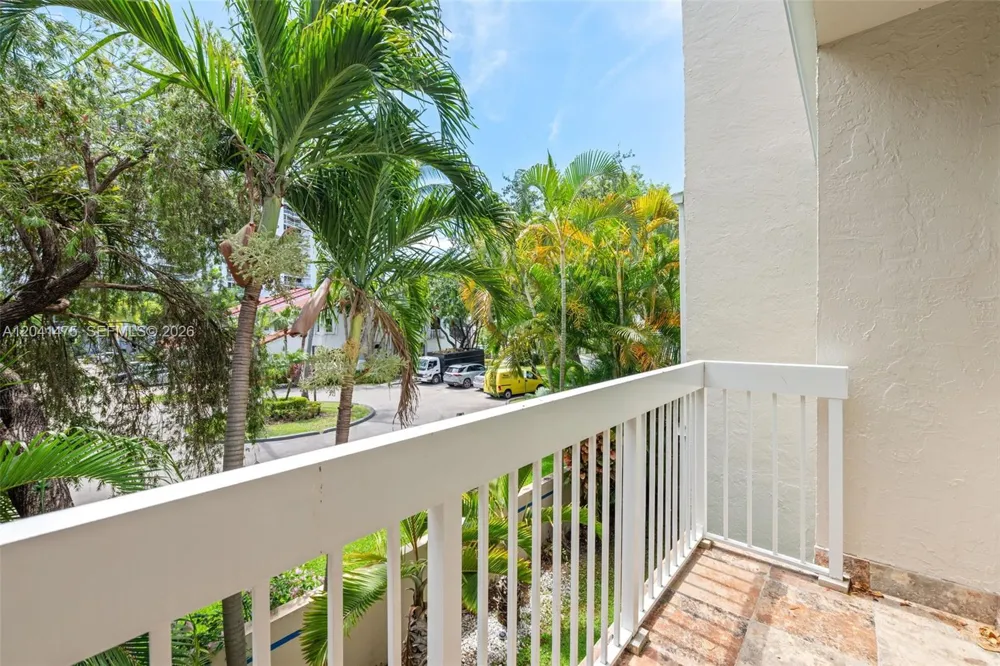 21387 Marina Cove Cir #12-F Aventura, FL 33180