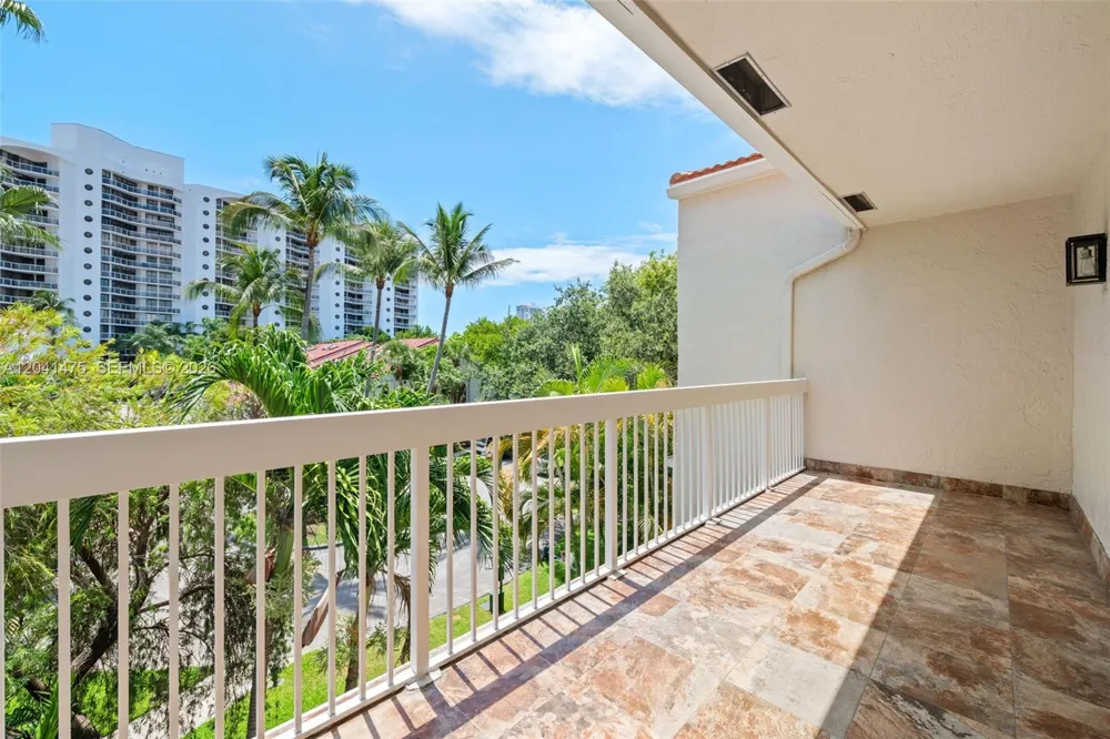 21387 Marina Cove Cir #12-F Aventura, FL 33180