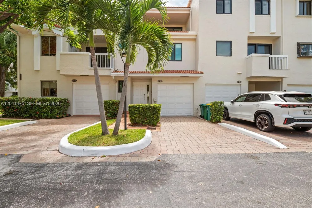 21387 Marina Cove Cir #12-F Aventura, FL 33180