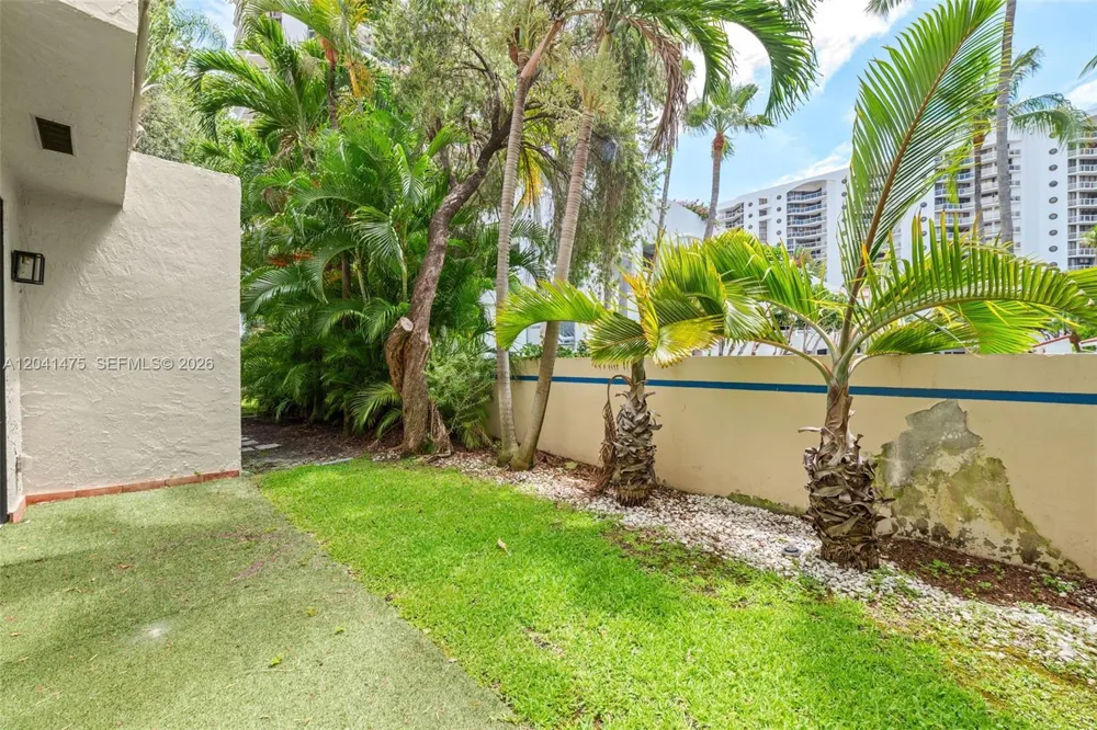 21387 Marina Cove Cir #12-F Aventura, FL 33180