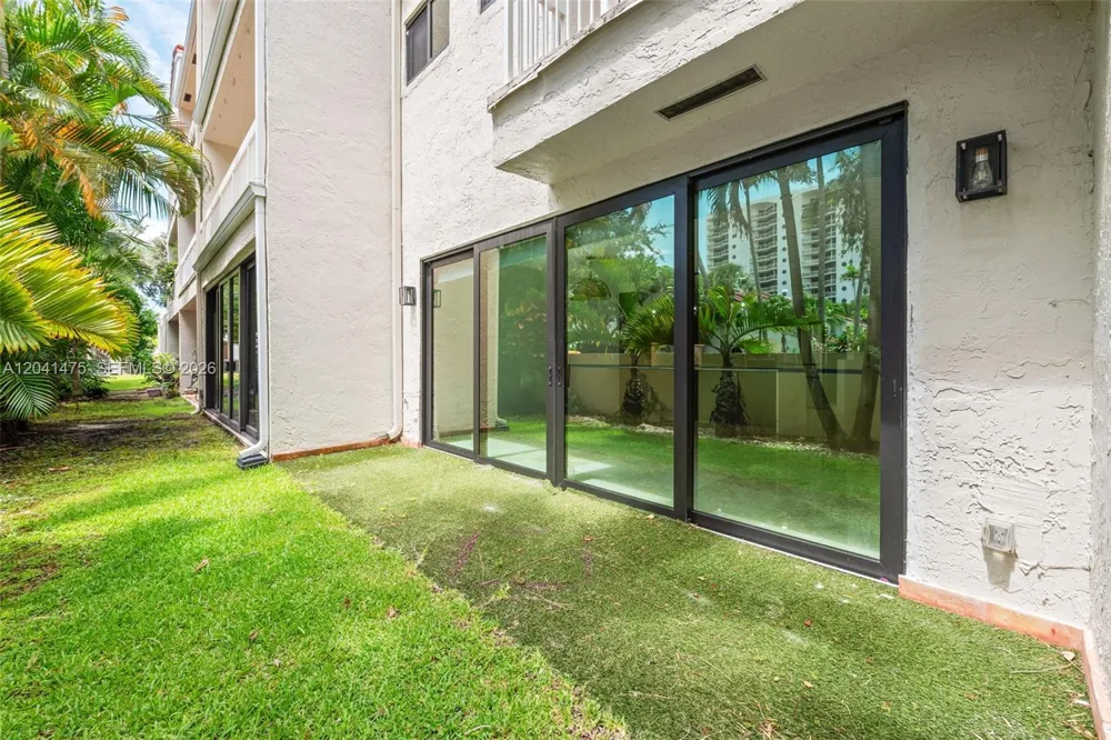 21387 Marina Cove Cir #12-F Aventura, FL 33180