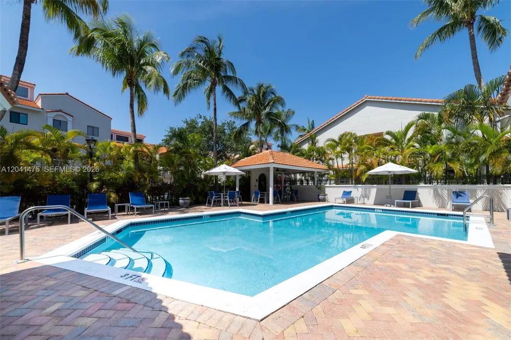 21387 Marina Cove Cir #12-F Aventura, FL 33180