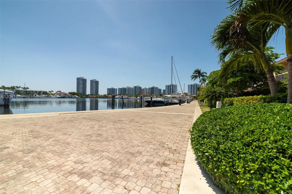 21387 Marina Cove Cir #12-F Aventura, FL 33180