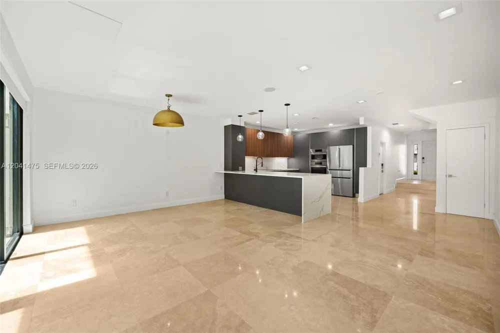 21387 Marina Cove Cir #12-F Aventura, FL 33180