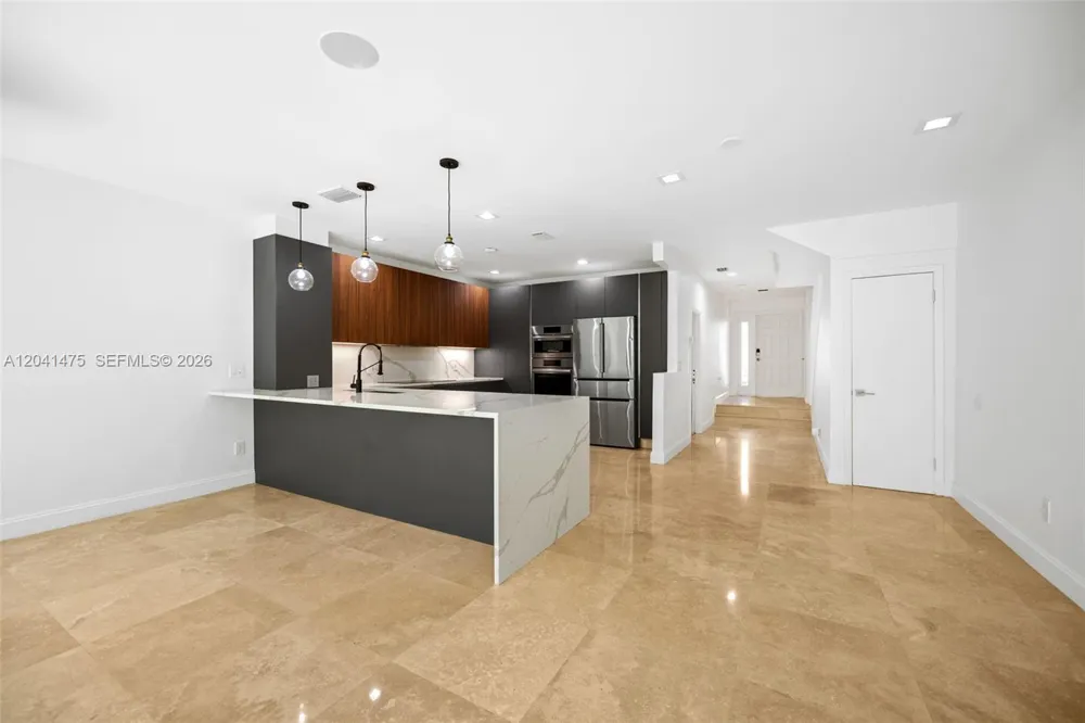 21387 Marina Cove Cir #12-F Aventura, FL 33180