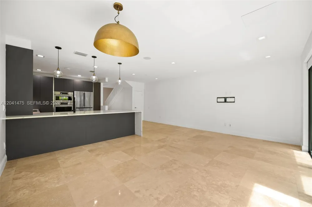 21387 Marina Cove Cir #12-F Aventura, FL 33180