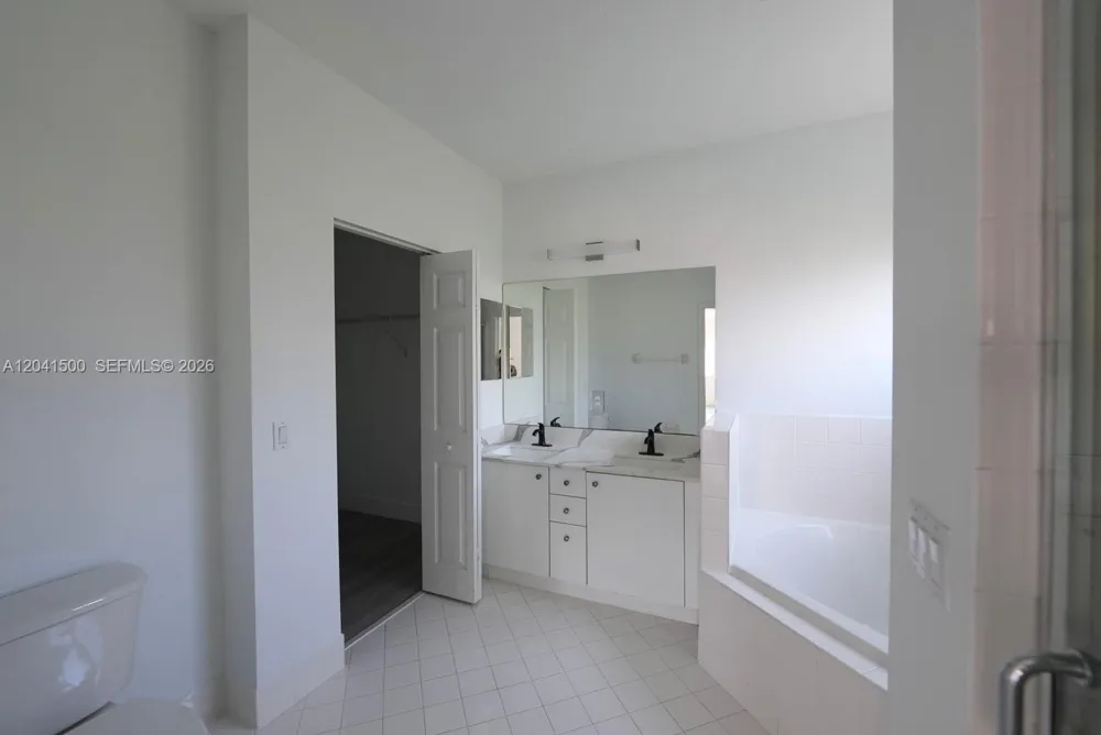 8836 SW 221 TERR Miami, FL 33190