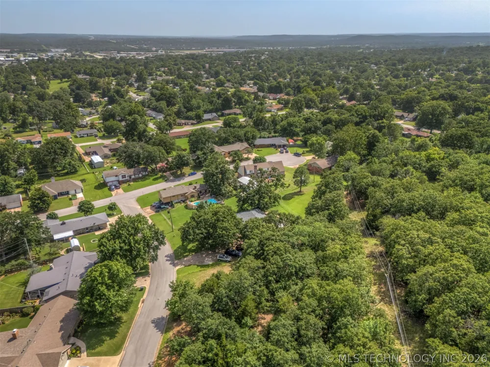 Pin Oak Drive Sand Springs, OK 74063