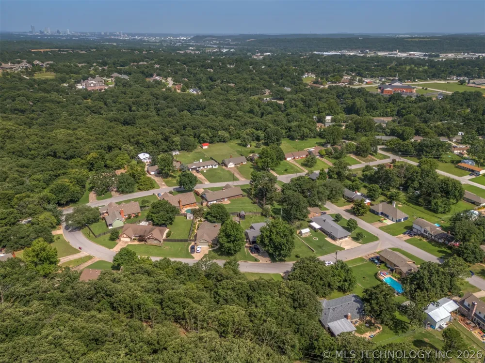 Pin Oak Drive Sand Springs, OK 74063