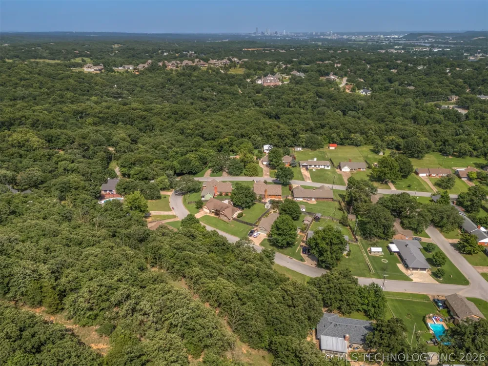 Pin Oak Drive Sand Springs, OK 74063