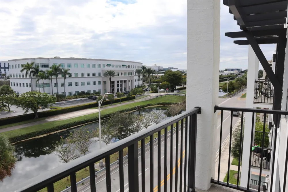 8201 NW 41st St #D-402 Doral, FL 33166