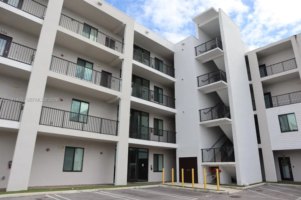 8201 NW 41st St #D-402 Doral, FL 33166