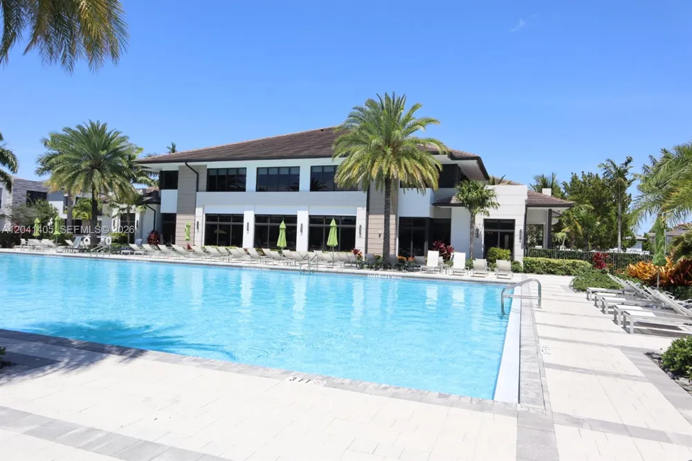 8201 NW 41st St #D-402 Doral, FL 33166