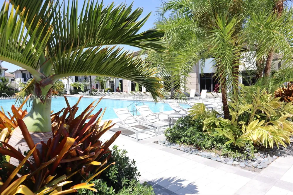 8201 NW 41st St #D-402 Doral, FL 33166