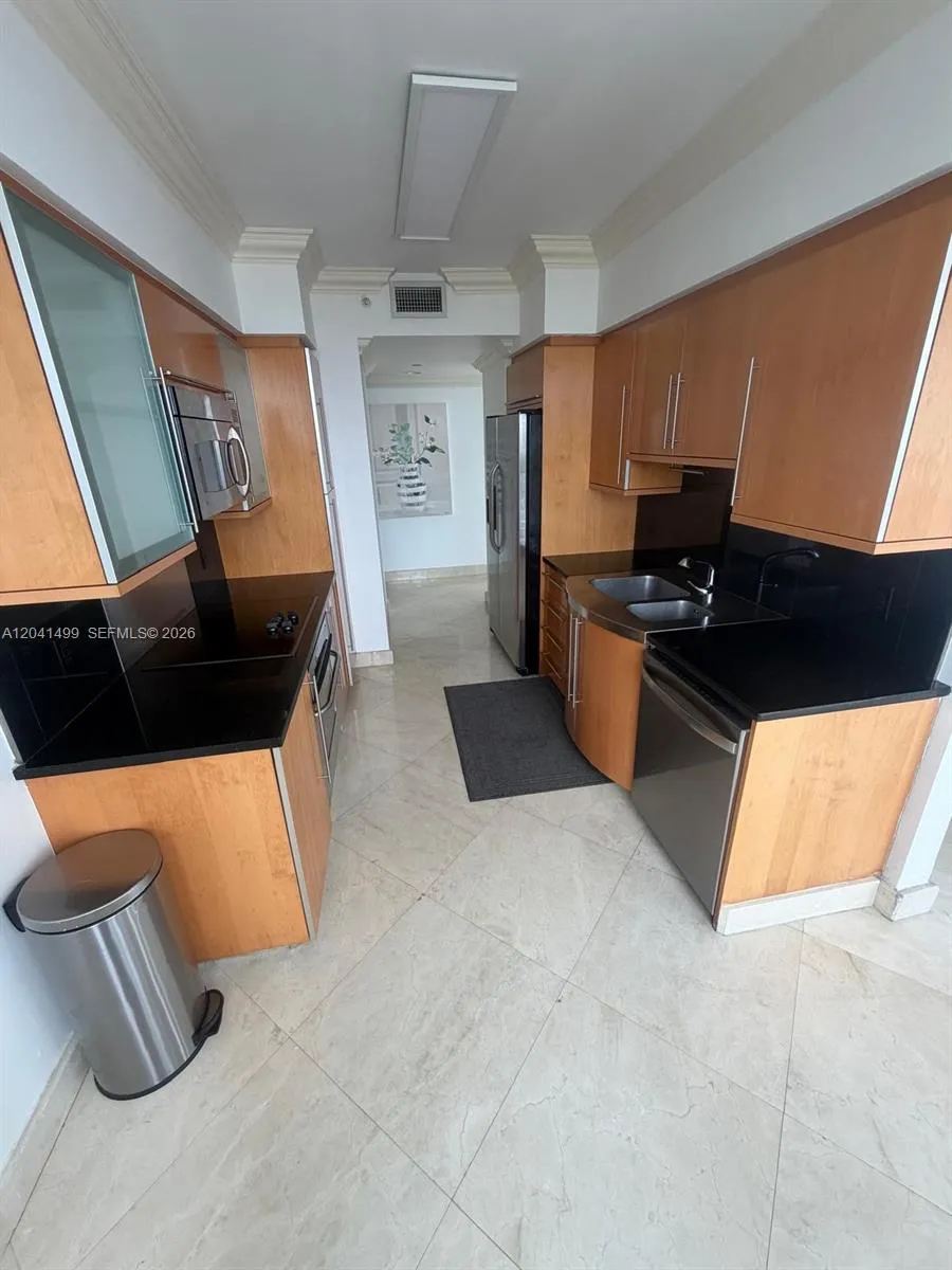 6365 Collins Ave #1707 Miami Beach, FL 33141