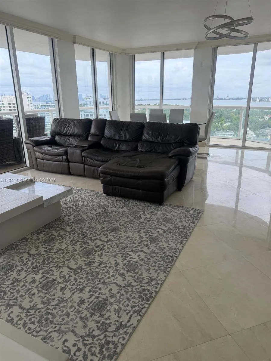 6365 Collins Ave #1707 Miami Beach, FL 33141