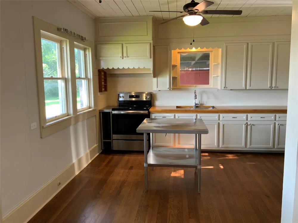 404 W Main Street Bellville, TX 77418