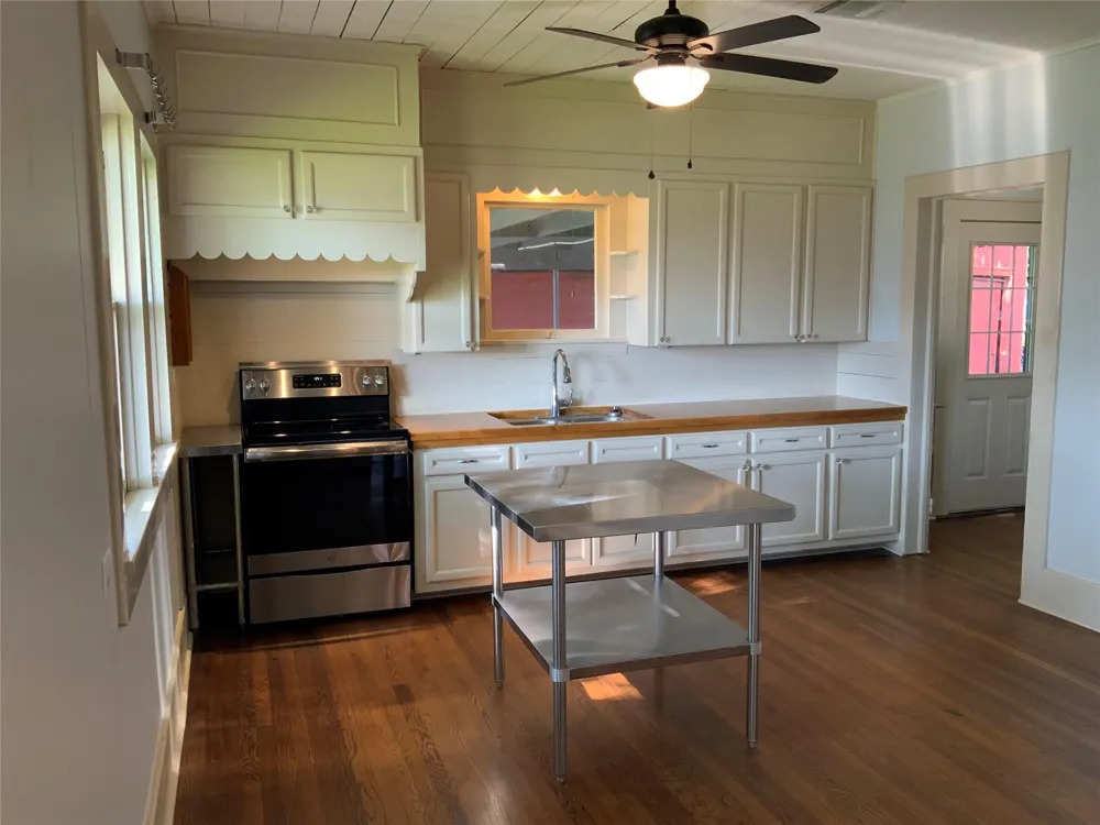 404 W Main Street Bellville, TX 77418