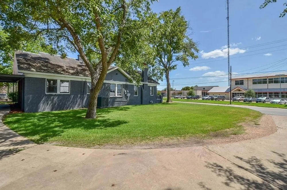 404 W Main Street Bellville, TX 77418