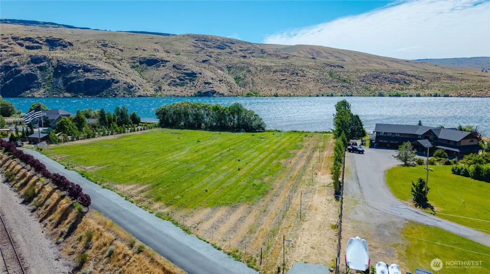 1 Stennes Drive Pateros, WA 98846