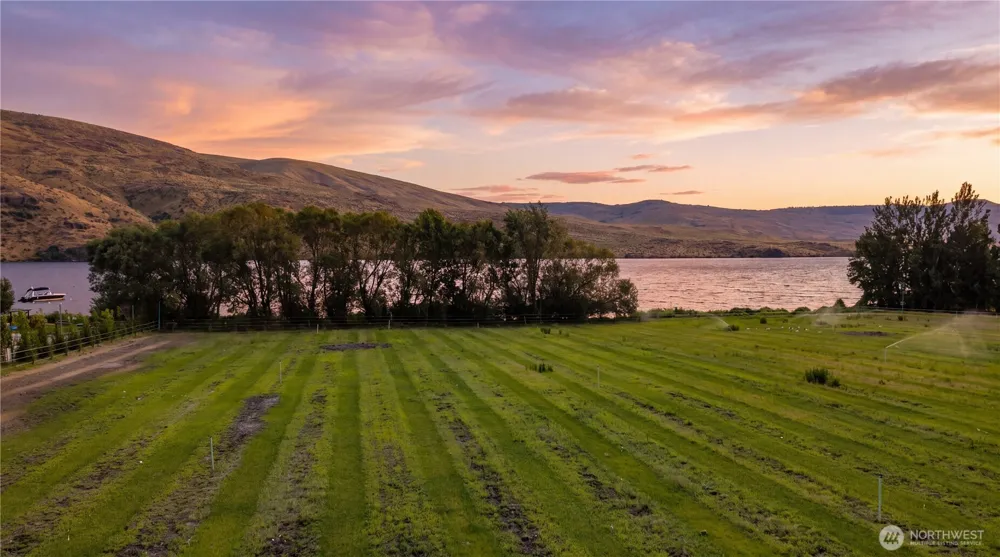 2 Stennes Drive Pateros, WA 98846