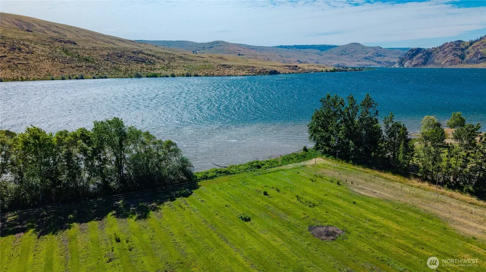 2 Stennes Drive Pateros, WA 98846