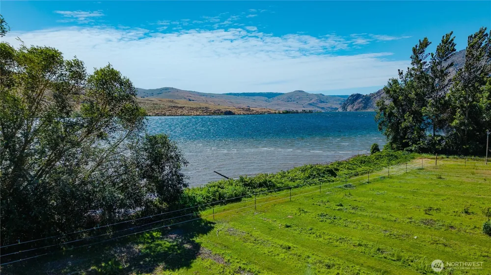 2 Stennes Drive Pateros, WA 98846