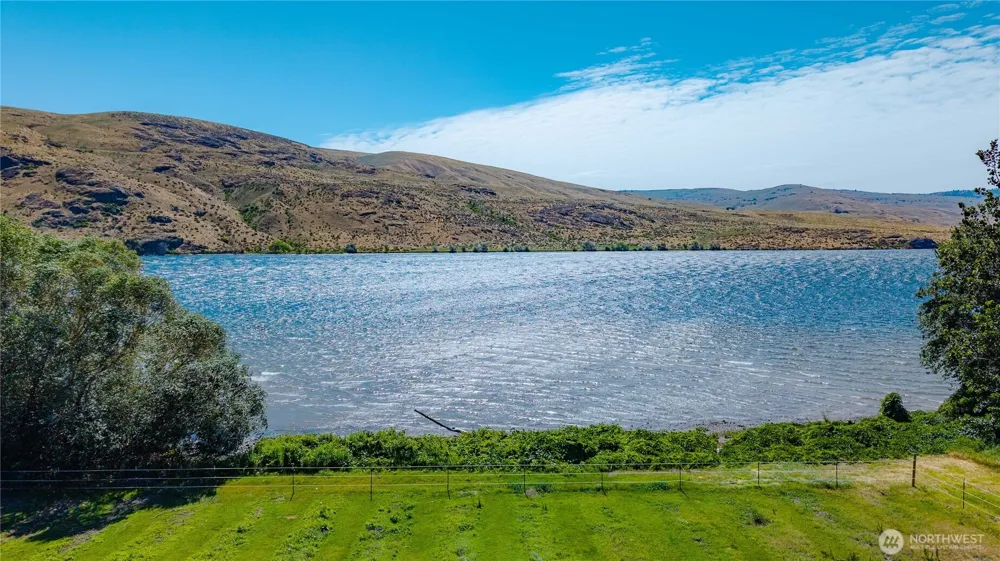 2 Stennes Drive Pateros, WA 98846