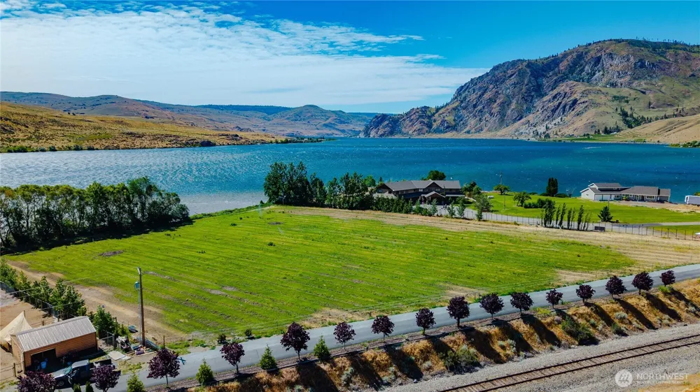 2 Stennes Drive Pateros, WA 98846
