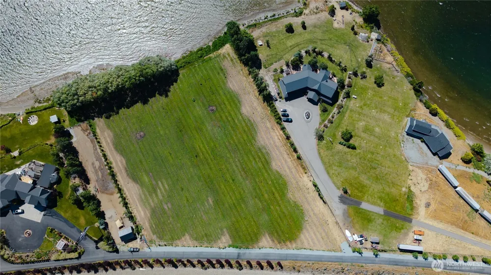 3 Stennes Drive Pateros, WA 98846