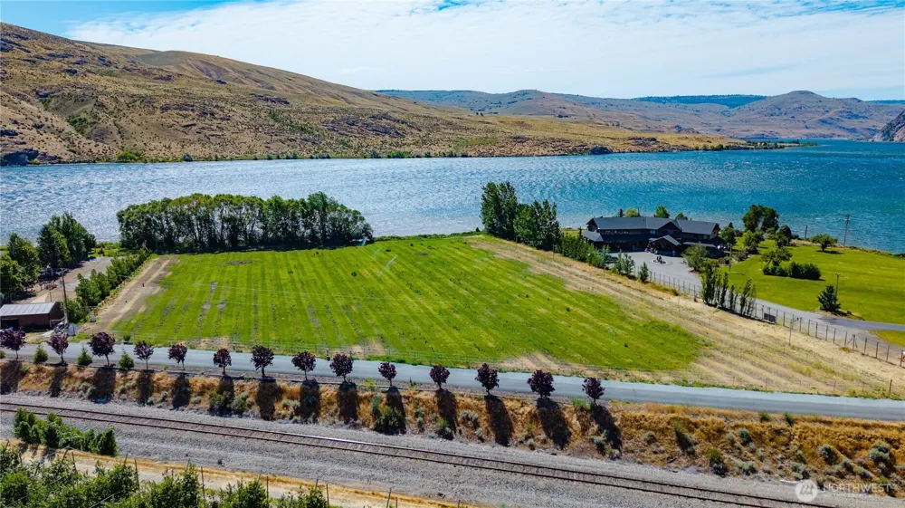 3 Stennes Drive Pateros, WA 98846