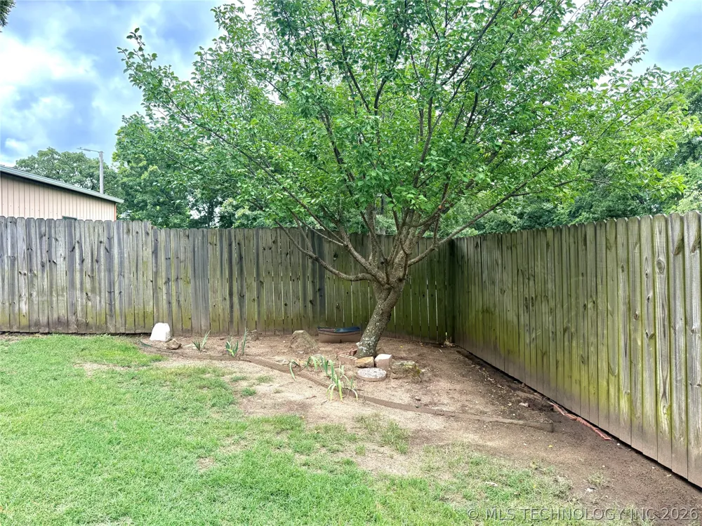 2513 Foliage Ada, OK 74820