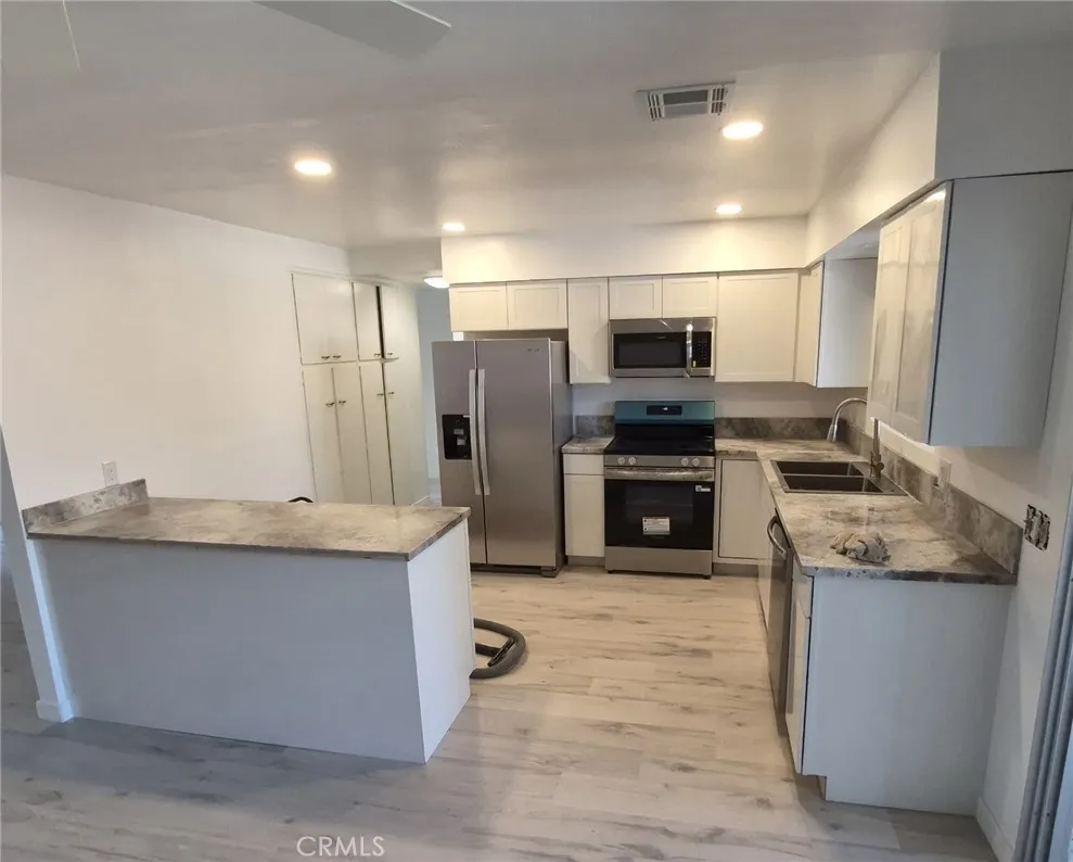 611 S Palm #F Hemet, CA 92543