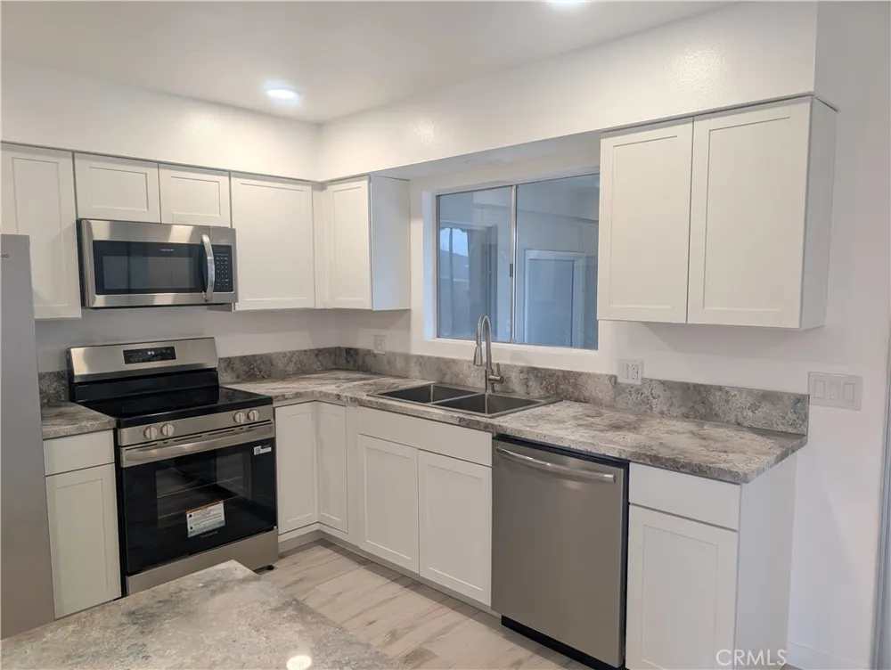 611 S Palm #F Hemet, CA 92543