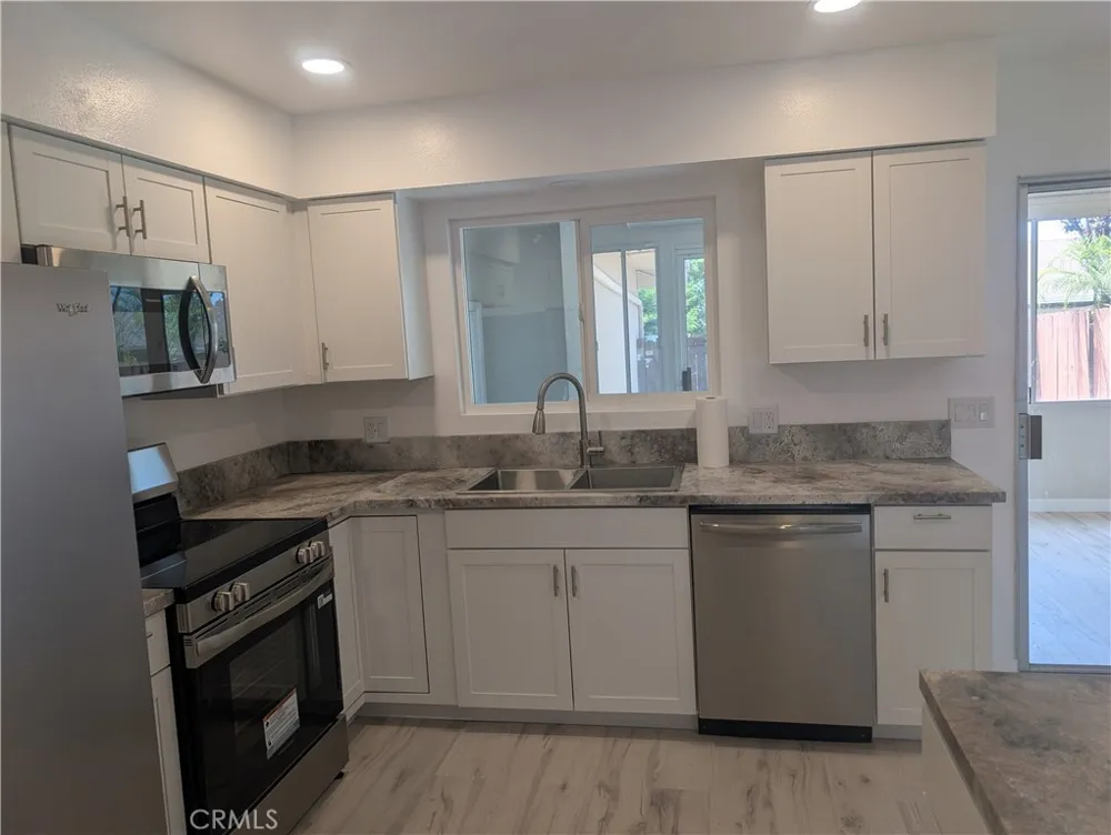 611 S Palm #F Hemet, CA 92543