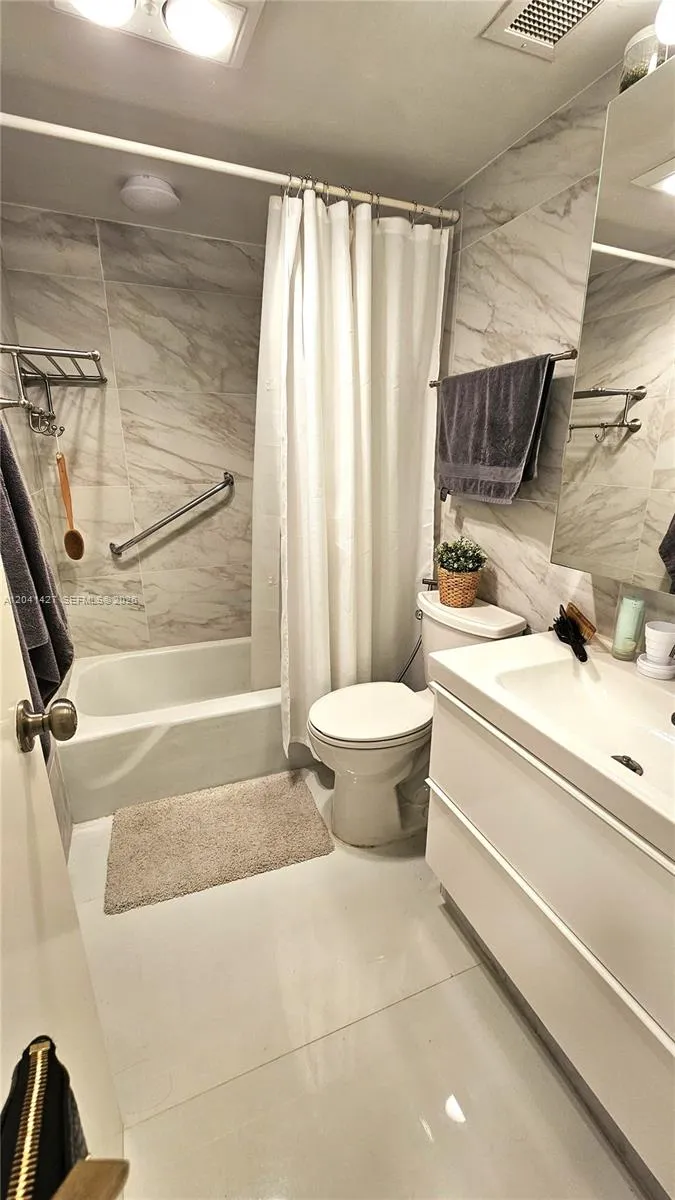 1980 S Ocean Dr #6B Hallandale Beach, FL 33009